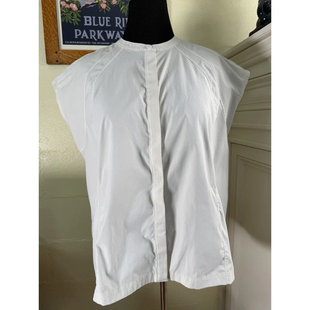 Athleta 1X White Sleeveless Blouse Hidden Button Front Lightweight Top